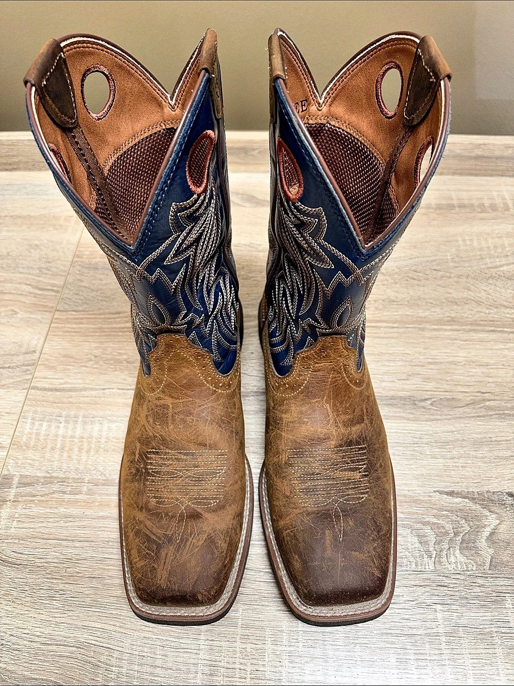 ARIAT MEN'S SPORT SIDEBET DISTRESSED BROWN & BLUE WIDE SQUARE TOE BOOTS 9.5EE